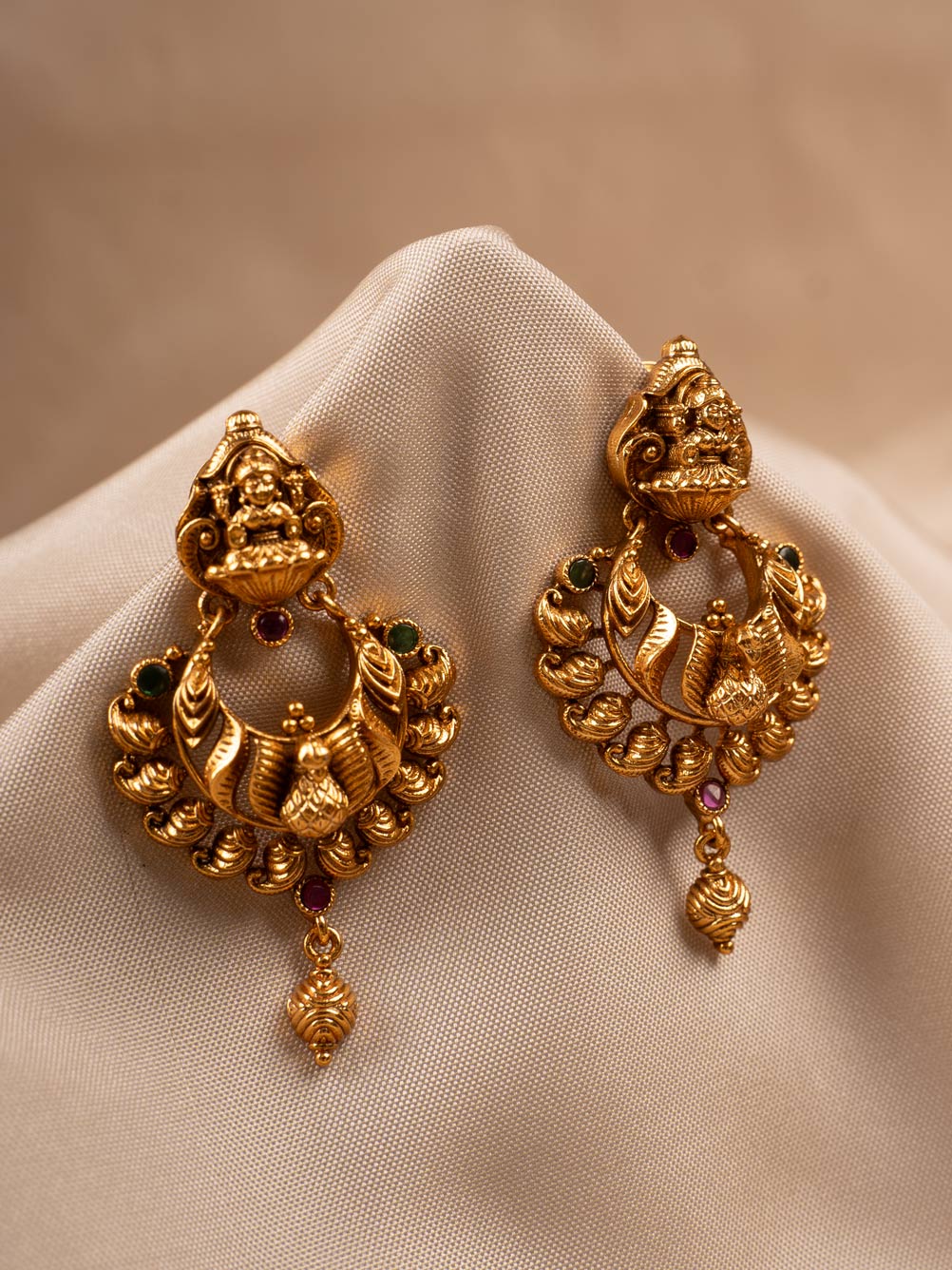 Antique gold jewellery earing detailed view